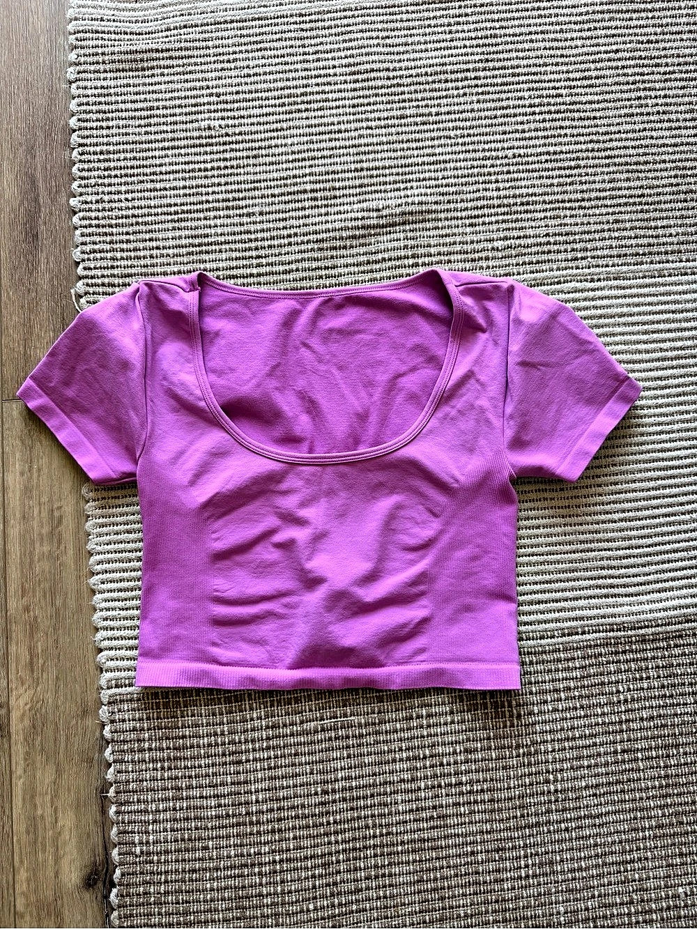 Fabletics Sleek Seamless Scoop Neck Short-Sleeve Crop Top Pink Like New